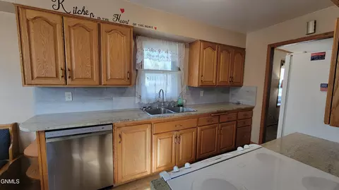 1319 3rd St, Bismarck, ND 58501 photo 8