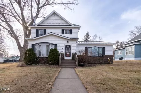 723 4th Ave NW, Valley City, ND 58072