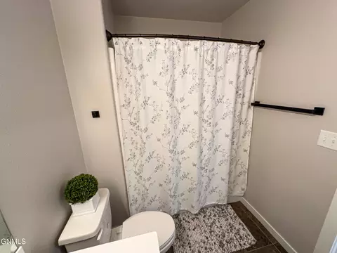 Bath - 3514 32nd St W, Williston, ND 58801 photo 8 of 8