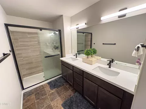 Bath - 3514 32nd St W, Williston, ND 58801 photo 5 of 8