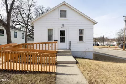 730 N 20th St, Bismarck, ND 58501
