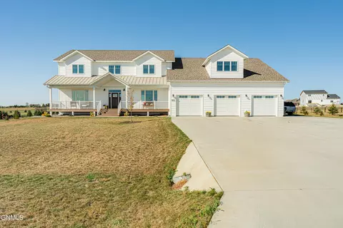 8000 Star Ln, Bismarck, ND 58503