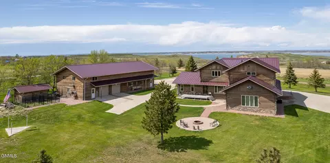 558 Hazen Bay Rd, Hazen, ND 58545