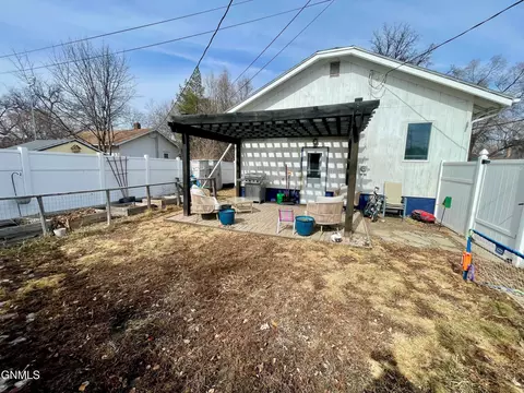 1011 E E, Bismarck, ND 58501 photo 19