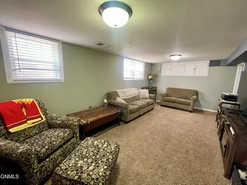 1011 E E, Bismarck, ND 58501 photo 15