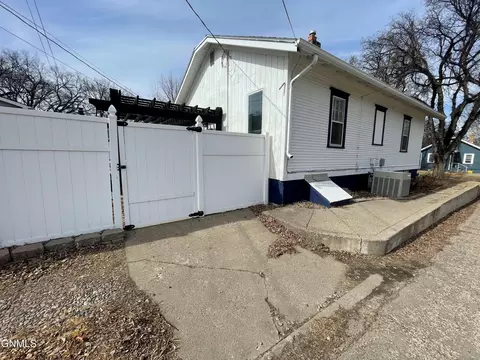 1011 E E, Bismarck, ND 58501 photo 20