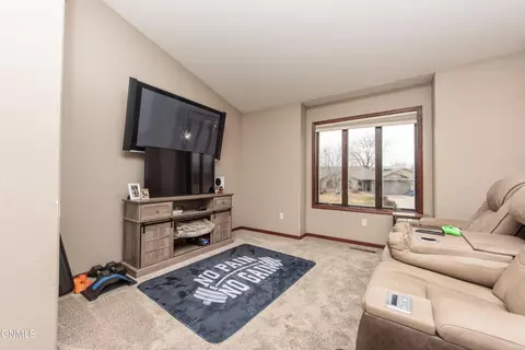 1259 6th St E, Dickinson, ND 58601 photo 13
