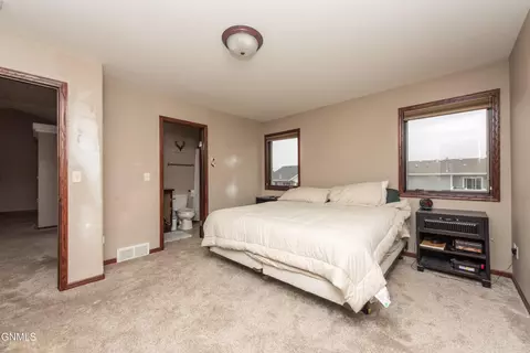 1259 6th St E, Dickinson, ND 58601 photo 18