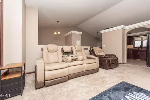 1259 6th St E, Dickinson, ND 58601 photo 14