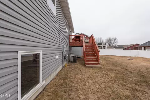 1259 6th St E, Dickinson, ND 58601 photo 36