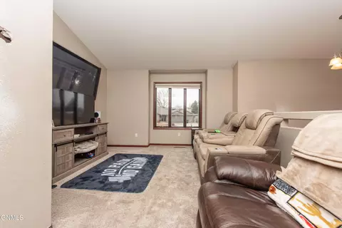 1259 6th St E, Dickinson, ND 58601 photo 12
