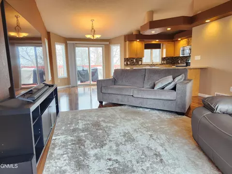 2638 10th Ave SE, Mandan, ND 58554 photo 3