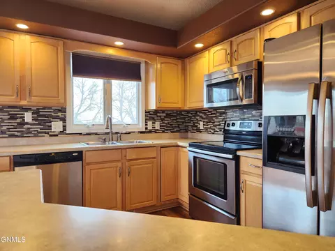 2638 10th Ave SE, Mandan, ND 58554 photo 9