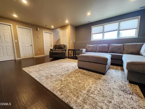 2638 10th Ave SE, Mandan, ND 58554 photo 29