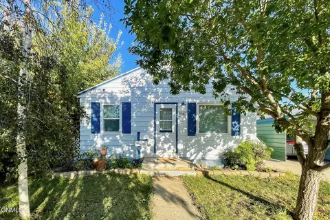 1541 7th St SW, Minot, ND 58701