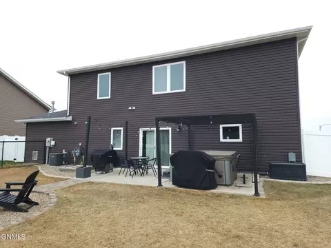 537 Quarry Ln, Bismarck, ND 58503 photo 4