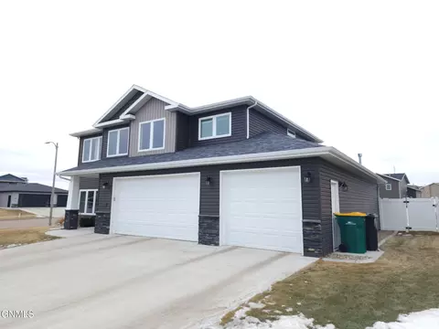 537 Quarry Ln, Bismarck, ND 58503