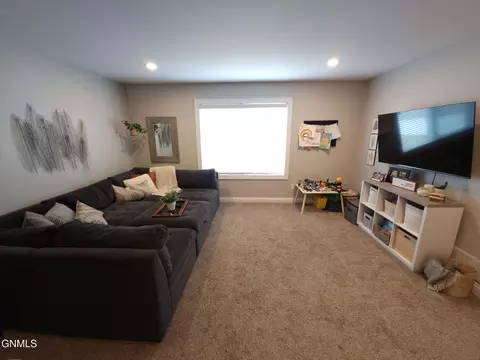 537 Quarry Ln, Bismarck, ND 58503 photo 19