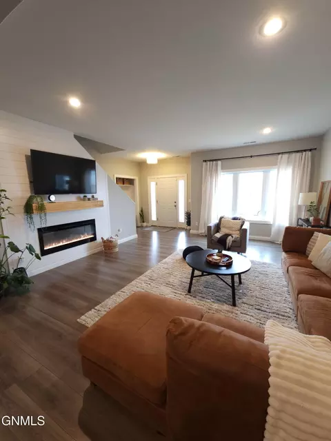 537 Quarry Ln, Bismarck, ND 58503 photo 11