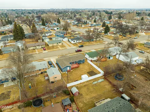 View/Area - 331 Shady Ln, Bismarck, ND 58501 photo 8 of 10