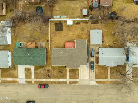 View/Area - 331 Shady Ln, Bismarck, ND 58501 photo 7 of 10
