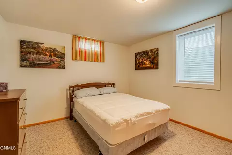 Bedroom - 331 Shady Ln, Bismarck, ND 58501 photo 5 of 6