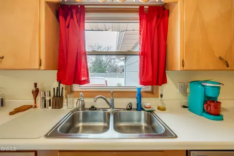 Kitchen - 331 Shady Ln, Bismarck, ND 58501 photo 3 of 6