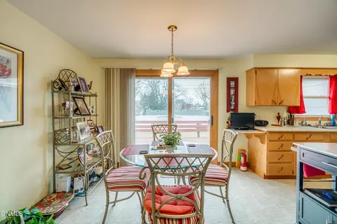 Dining - 331 Shady Ln, Bismarck, ND 58501 photo 2 of 4