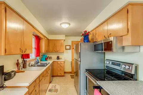 Kitchen - 331 Shady Ln, Bismarck, ND 58501 photo 1 of 6