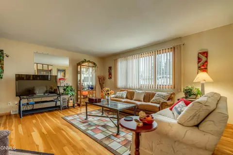Living - 331 Shady Ln, Bismarck, ND 58501 photo 6 of 9