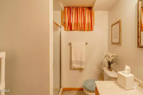 Bath - 331 Shady Ln, Bismarck, ND 58501 photo 6 of 8