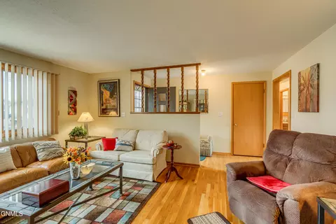 Living - 331 Shady Ln, Bismarck, ND 58501 photo 4 of 9