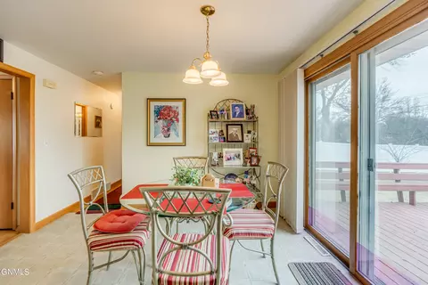 Dining - 331 Shady Ln, Bismarck, ND 58501 photo 3 of 4