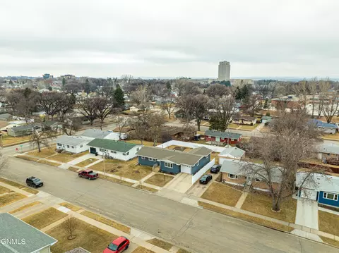 View/Area - 331 Shady Ln, Bismarck, ND 58501 photo 2 of 10