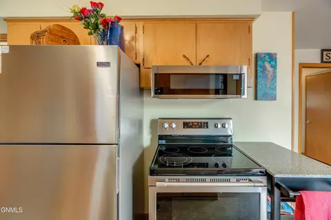 Kitchen - 331 Shady Ln, Bismarck, ND 58501 photo 6 of 6