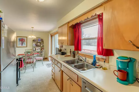 Kitchen - 331 Shady Ln, Bismarck, ND 58501 photo 5 of 6