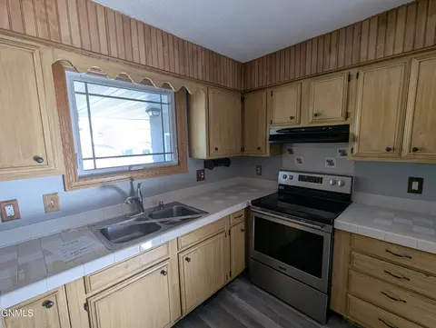 Kitchen - 709 Johns Dr, Mandan, ND 58554 photo 1 of 1