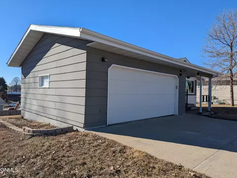 Other - 709 Johns Dr, Mandan, ND 58554 photo 1 of 8