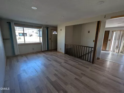 Living - 709 Johns Dr, Mandan, ND 58554 photo 2 of 5