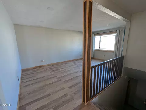Living - 709 Johns Dr, Mandan, ND 58554 photo 3 of 5