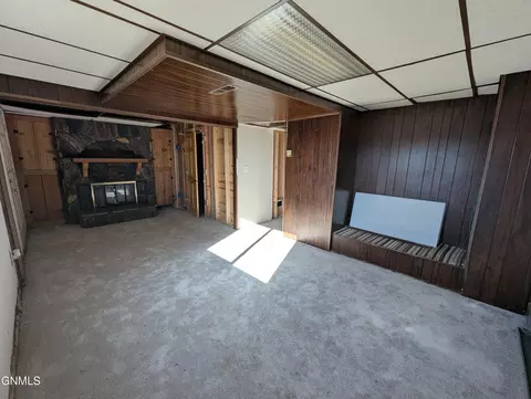 Living - 709 Johns Dr, Mandan, ND 58554 photo 4 of 5