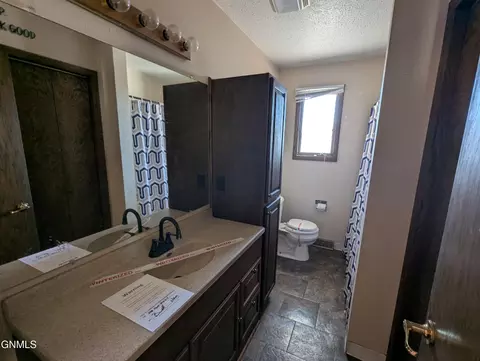 Bath - 709 Johns Dr, Mandan, ND 58554 photo 1 of 2