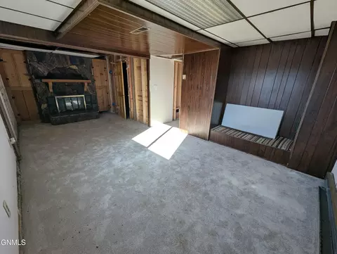 Living - 709 Johns Dr, Mandan, ND 58554 photo 5 of 5