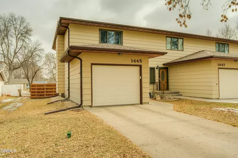 1445 Eastwood St, Bismarck, ND 58504