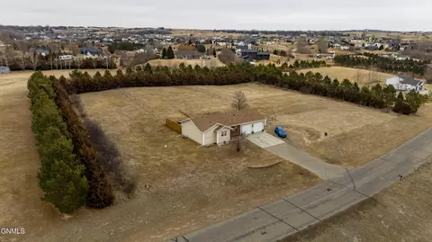 4395 Pinewood Loop, Bismarck, ND 58504
