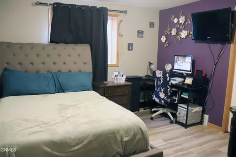 Bedroom - 4395 Pinewood Loop, Bismarck, ND 58504 photo 7 of 10