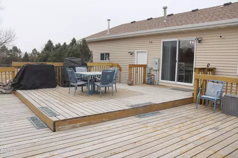 Exterior - 4395 Pinewood Loop, Bismarck, ND 58504 photo 7 of 11