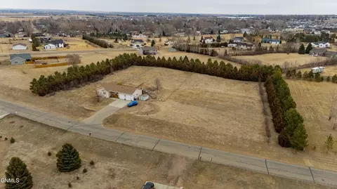 View/Area - 4395 Pinewood Loop, Bismarck, ND 58504 photo 4 of 17