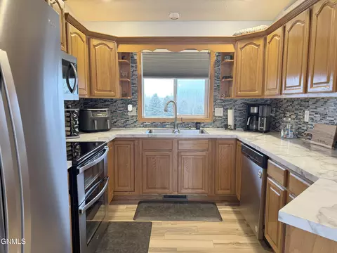 Kitchen - 4395 Pinewood Loop, Bismarck, ND 58504 photo 2 of 3