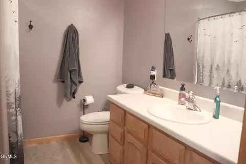 Bath - 4395 Pinewood Loop, Bismarck, ND 58504 photo 3 of 5